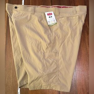 Wrangler Men's Performance Utility Short 112316174 Elmwood‎ Relaxed Fit NWT